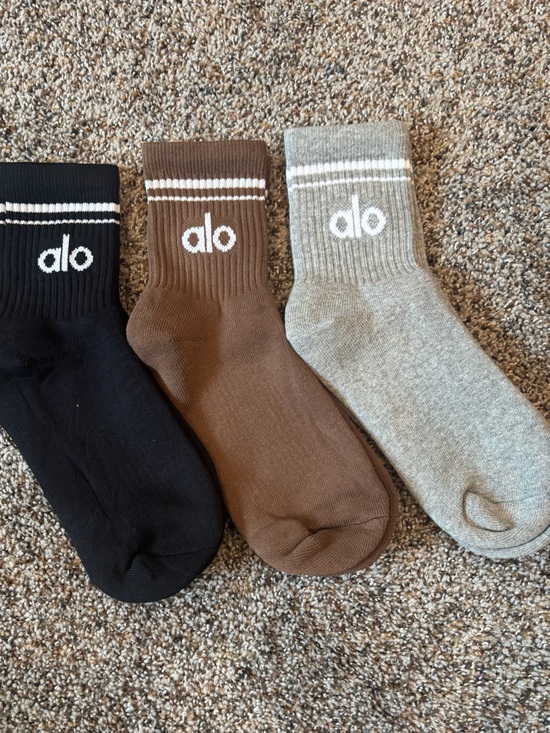 ALO Yoga Accessories - ALO Yoga half Crew Socks in Black, Brown & Gray - Trio Pack